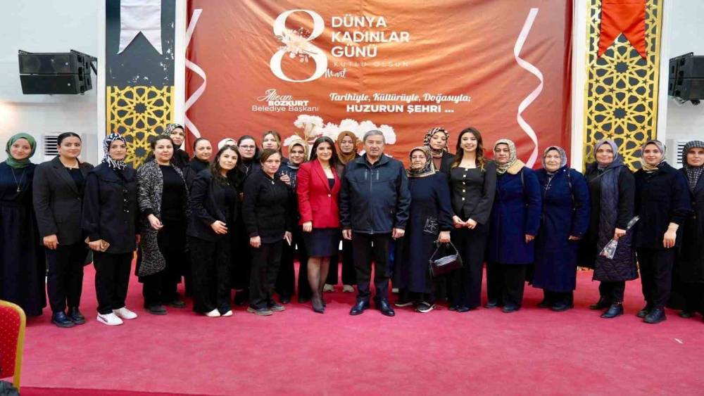 Darende&rsquo;nin kadınları iftarda bir araya geldi
