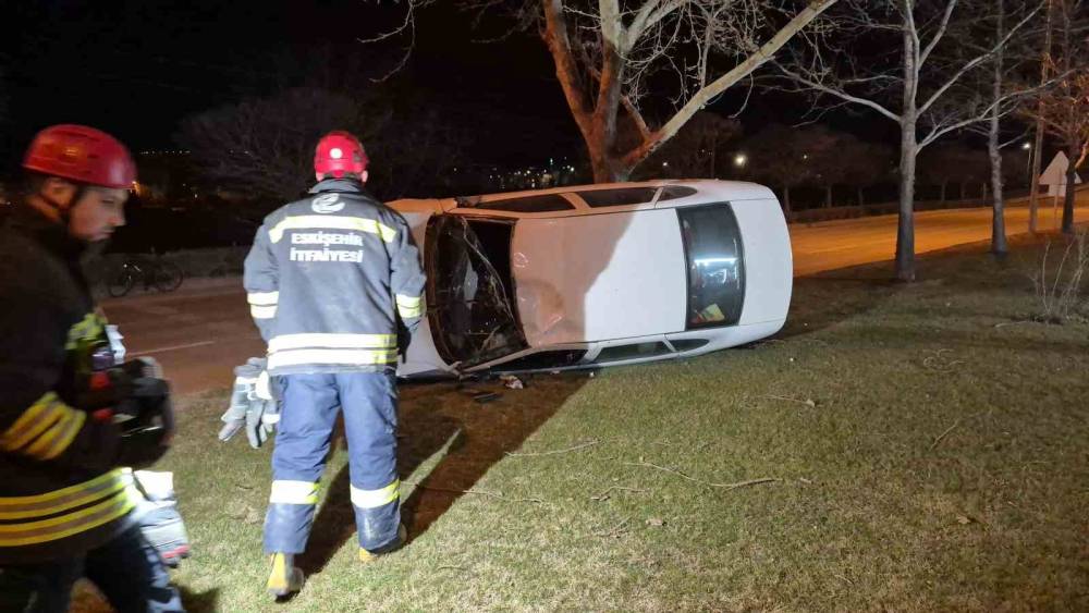 Eskişehir&rsquo;de kontrolden &ccedil;ıkan otomobil takla attı: 1 yaralı
