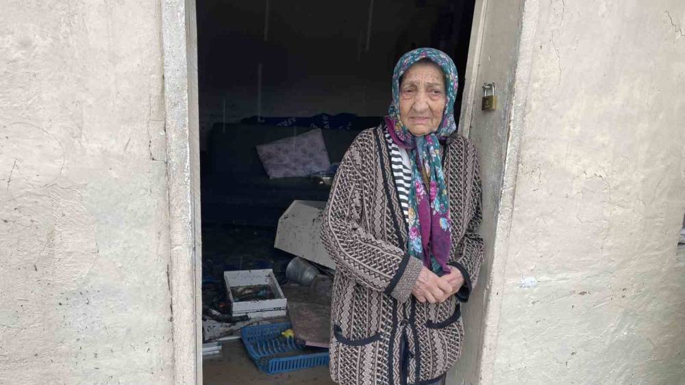 Kadirli&rsquo;de sel felaketi: Evler ve iş yerleri sular altında kaldı
