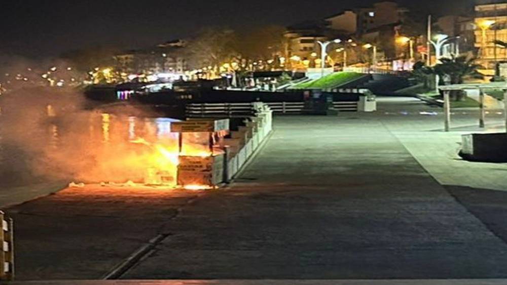 Ak&ccedil;akoca&rsquo;da mısır tezgahı alev alev yandı
