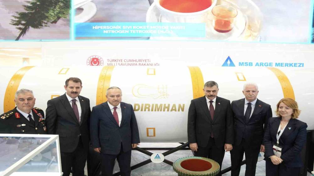Bakan &Ccedil;ift&ccedil;i, SAHA EXPO&rsquo;da yerli ve milli &uuml;r&uuml;nleri inceledi
