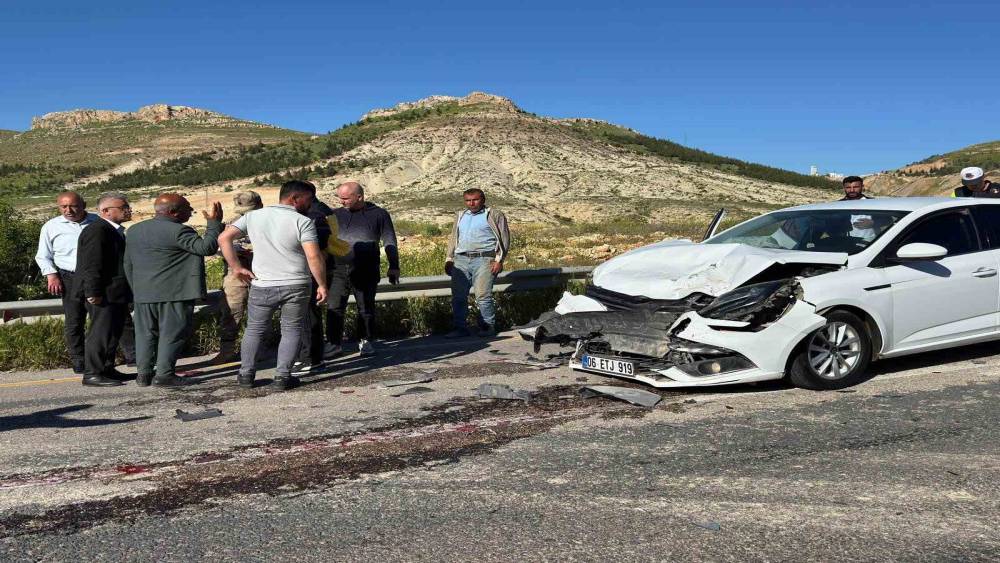 Mardin&rsquo;de iki ara&ccedil; &ccedil;arpıştı: 1 yaralı
