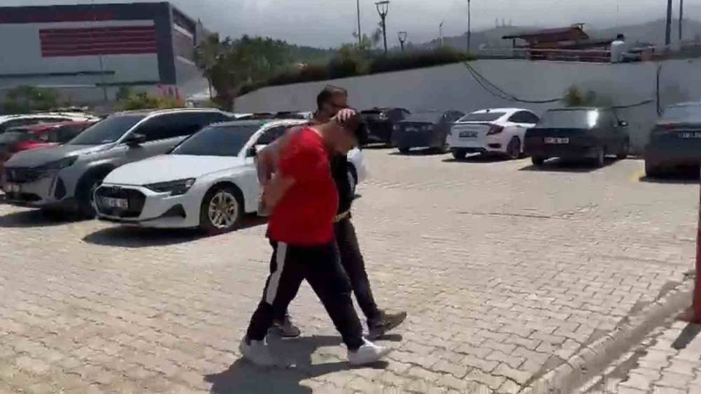 İskenderun&rsquo;da hapis cezası ile aranan şahıs yakalandı
