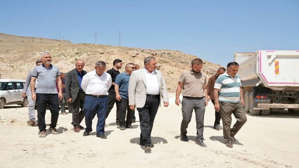 Darende Belediye Başkanı Bozkurt, devam eden projeleri sahada değerlendirdi
