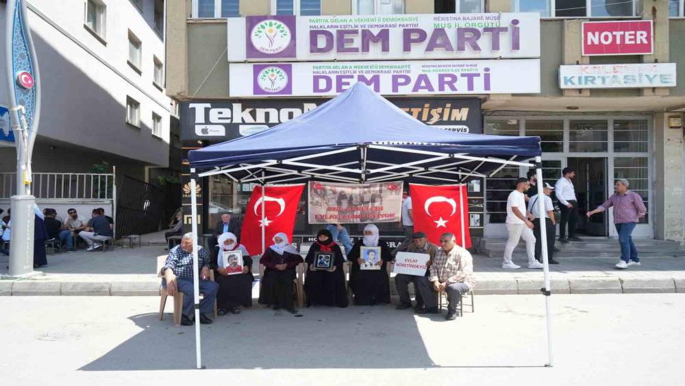 Muşlu ailelerin evlat n&ouml;beti devam ediyor
