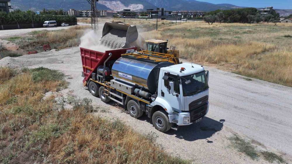 Altyapısı tamamlanan yollar asfaltlanıyor
