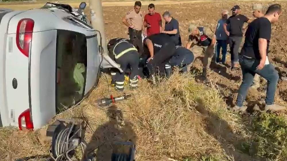 Elazığ&rsquo;da otomobil yan yattı: 2 yaralı
