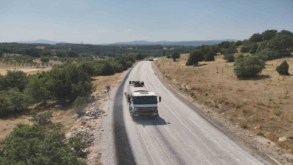 B&uuml;y&uuml;kşehir Harmancık&rsquo;ta da yolları yeniliyor
