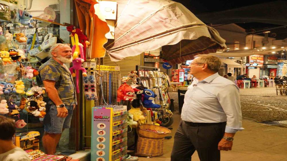 Ayvalık&rsquo;ta &Uuml;retici ve El Emeği Pazarı yaz akşamlarına renk katıyor
