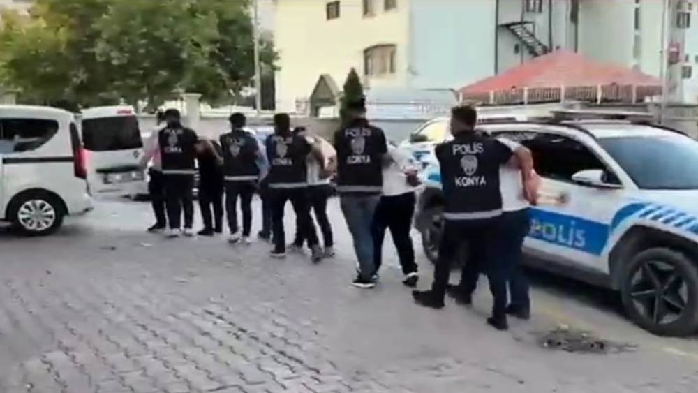 Kar maskeleriyle ara&ccedil; soyan 5 ş&uuml;pheli tutuklandı
