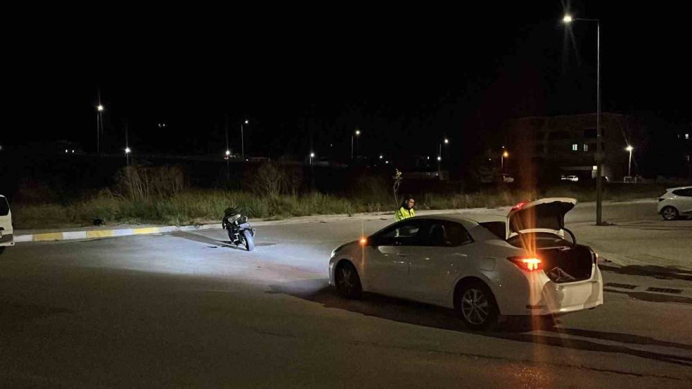 &Ccedil;orum&rsquo;da otomobil ile motosiklet &ccedil;arpıştı: 1 yaralı
