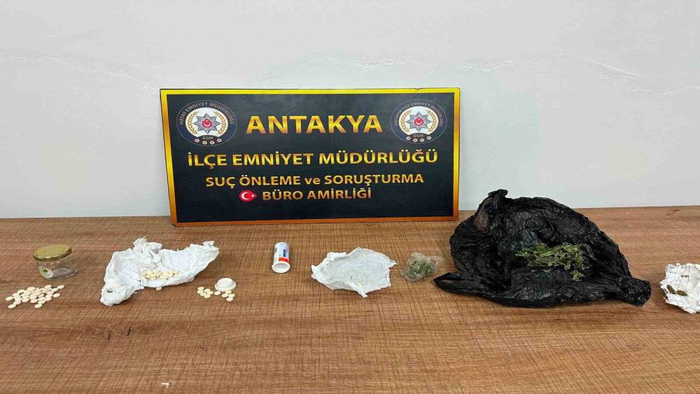 Antakya&rsquo;da 3 ş&uuml;pheli uyuşturucuyla yakalandı
