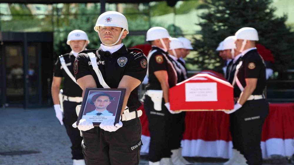 Elazığ&rsquo;da trafik kazasında hayatını kaybeden polis, memleketine uğurlandı
