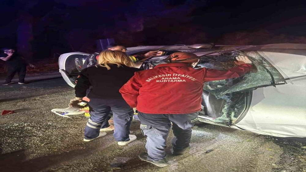 Balya&rsquo;da otomobil şarampole u&ccedil;tu: 2 yaralı
