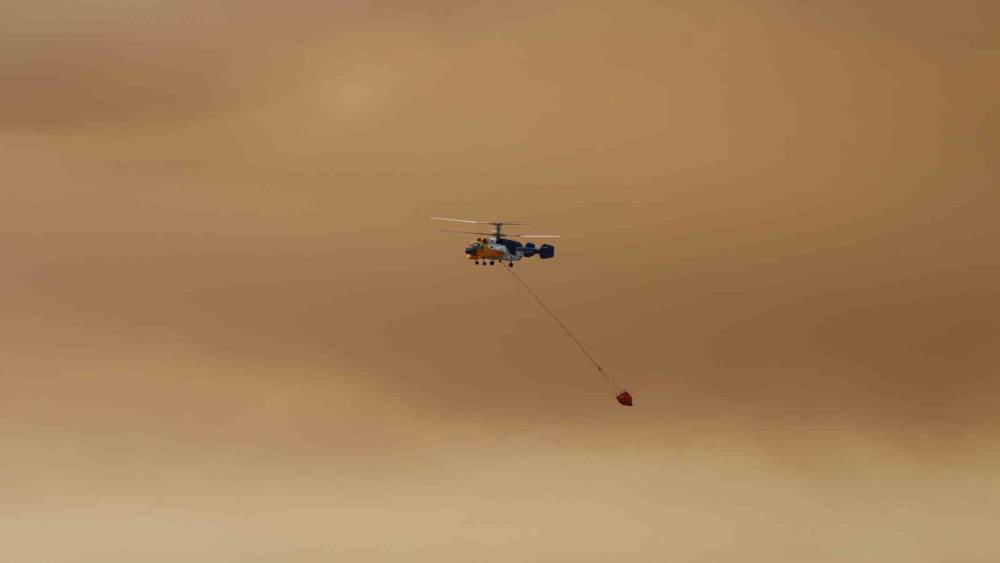 Kozan&rsquo;da orman yangını: 40 ev tahliye edildi, 3 u&ccedil;ak ve 9 helikopter havada
