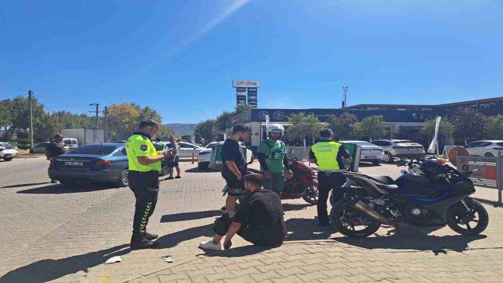Menteşe&rsquo;de motosiklet ve otomobil &ccedil;arpıştı: 1 yaralı
