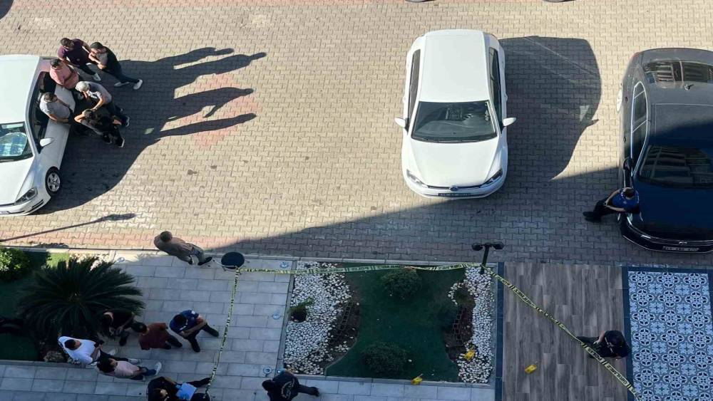 Kahramanmaraş&rsquo;ta g&ouml;ğs&uuml;nden &ccedil;ıkardığı tabancayla 2 kadını yaraladı
