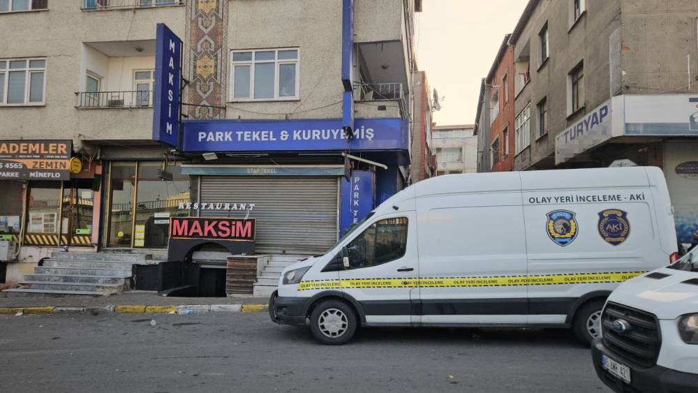 M&uuml;zikholde silahlı &ccedil;atışma: 1&rsquo;i polis 2 kişi hayatını kaybetti, 2 kişi yaralandı
