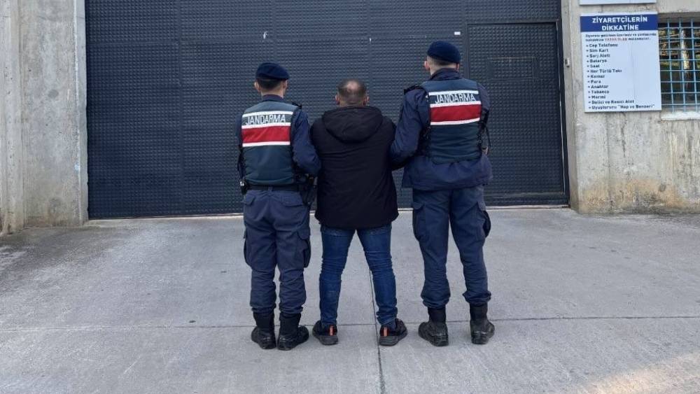 Bafra&rsquo;da 9 yıl 2 ay hapis cezasıyla aranan şahıs jandarma tarafından yakalandı
