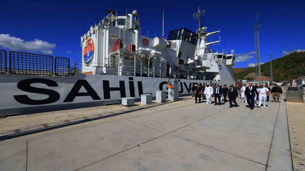 Muğla Valisi Akbıyık, TCSG Umut Gemisini ziyaret etti
