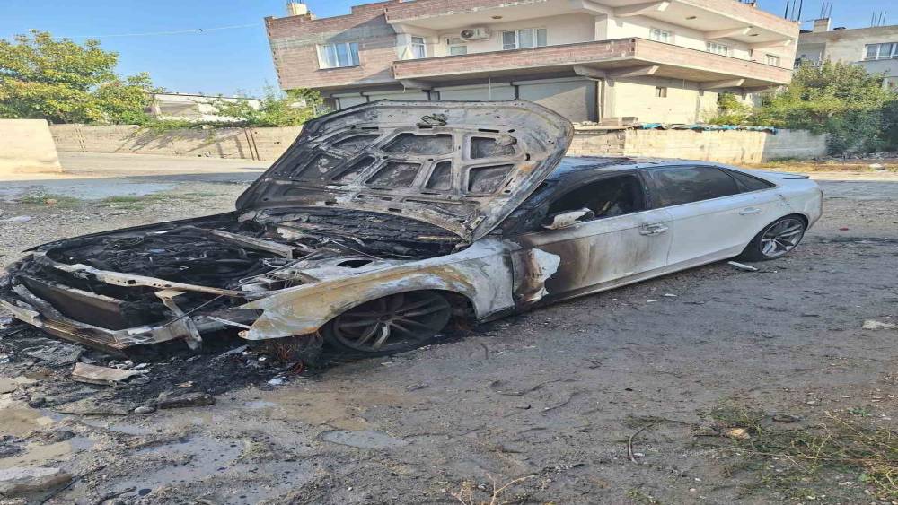 Otomobile &ouml;nce ateş a&ccedil;ıldı, sonra kundaklandı

