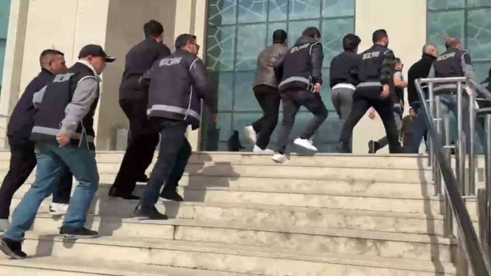 Pavyon soruşturmasında milyonluk r&uuml;şvet operasyonu: Başkan yardımcısı, polis, bek&ccedil;i ve adliye personeli dahil 10 g&ouml;zaltı

