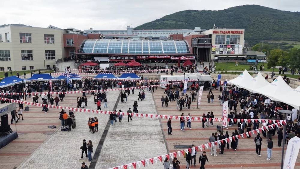 Samsun polisi 3 bin 250 &uuml;niversiteliyle buluştu

