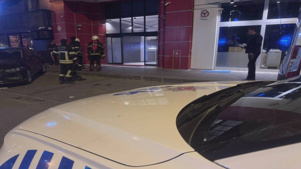 Tost makinesinde unutulan ekmek ekipleri alarma ge&ccedil;irdi
