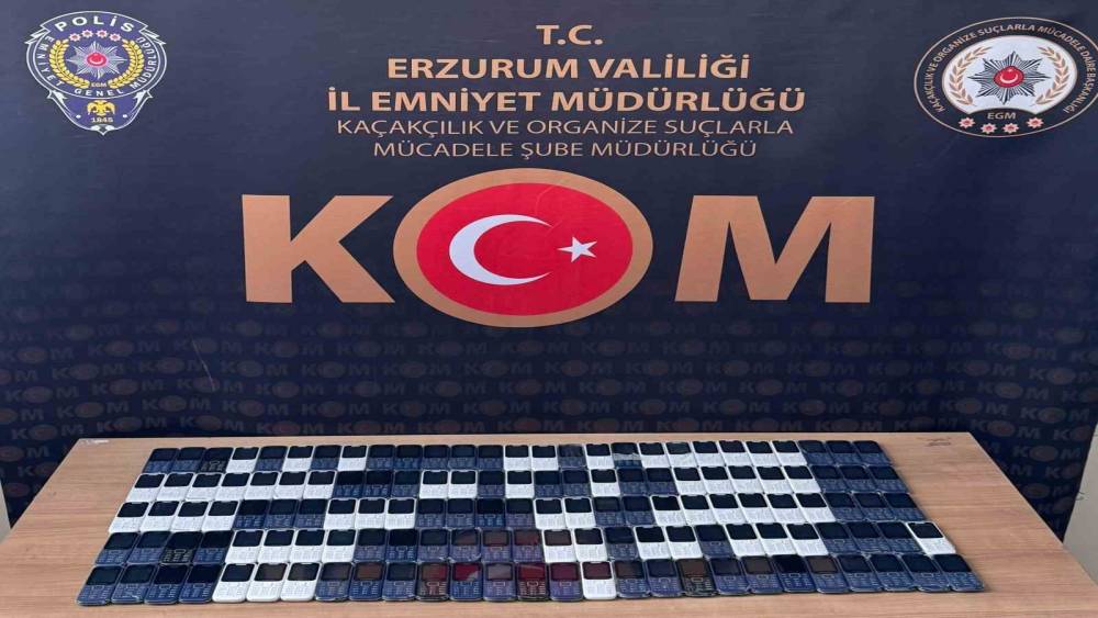 Erzurum’da 138 adet gümrük kaçağı cep telefonu ele geçirildi