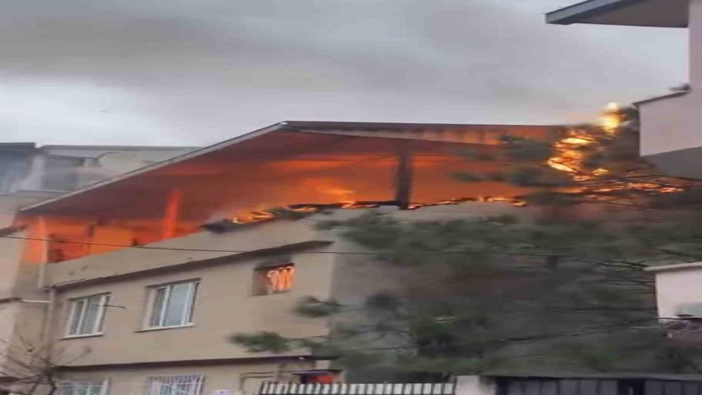 Bursa&rsquo;da yangında daire alev topuna d&ouml;nd&uuml;

