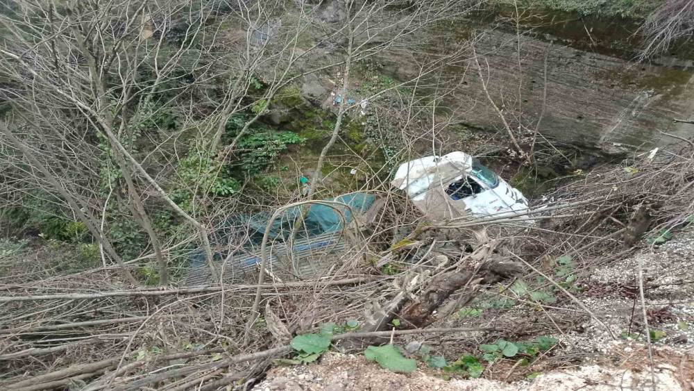 Alaplı&rsquo;da kamyon şarampole u&ccedil;tu
