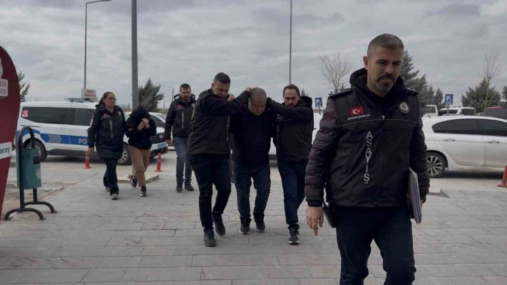 Maddi hasarlı kaza sonrası 2 kişiyi &ouml;ld&uuml;r&uuml;p, "Pişman değilim" diyen şahıs tutuklandı

