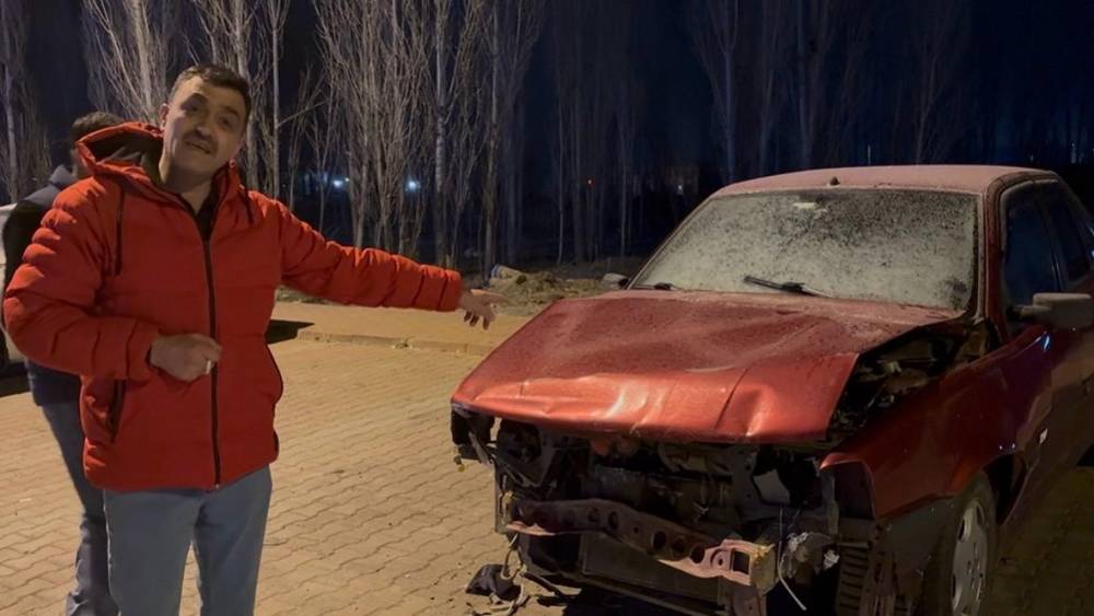 Sattığı otomobilin parasını beklerken, kazalı haliyle karşılaştı
