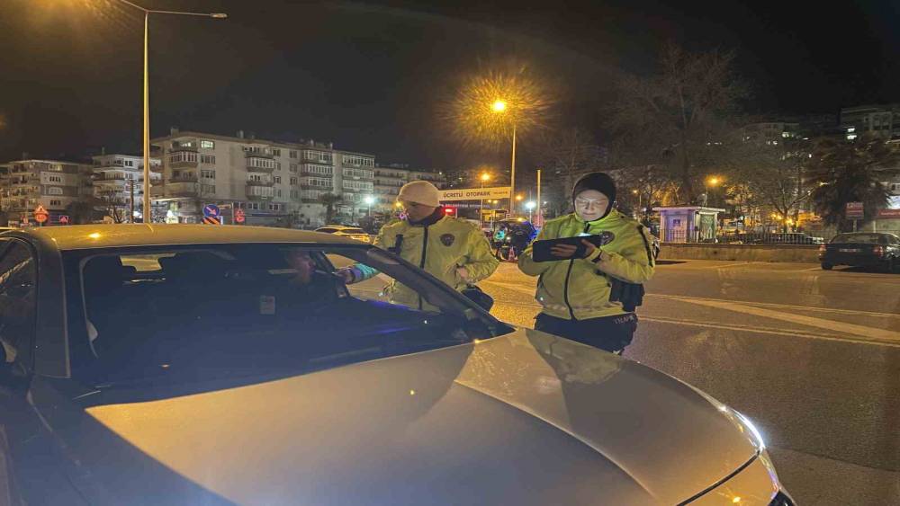 Mudanya&rsquo;da trafikte huzur i&ccedil;in gece denetimi
