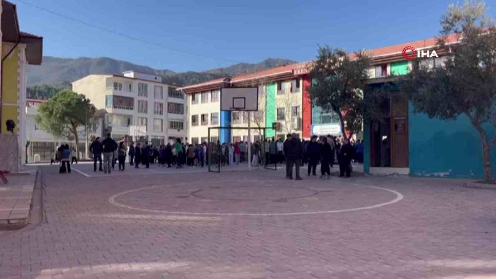 Denizli&rsquo;de korkutan deprem
