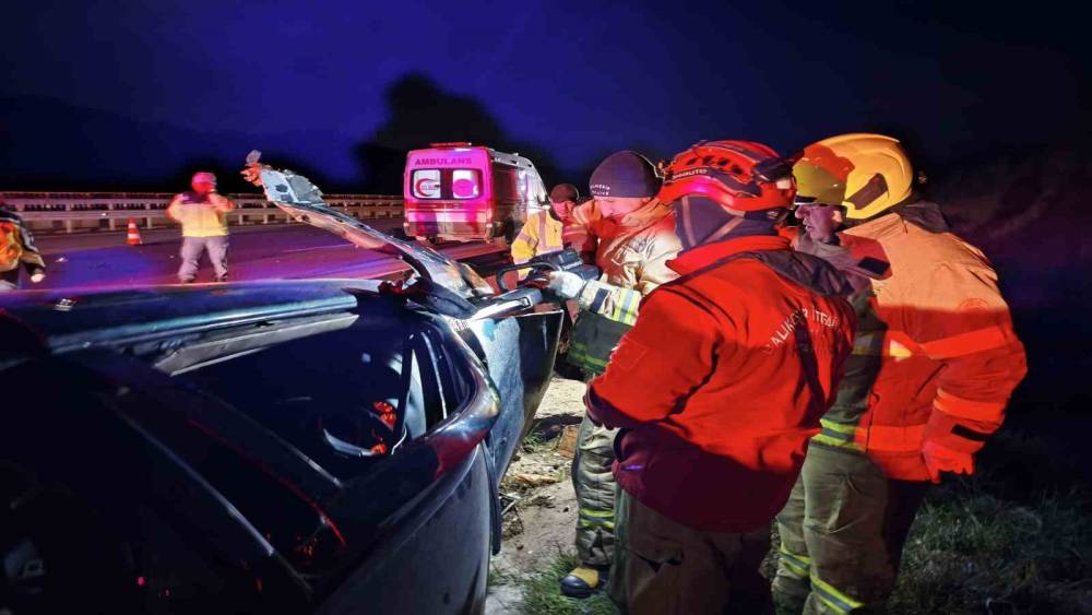 Susurluk&rsquo;ta otoyolda feci kaza: 1 kişi hayatını kaybetti

