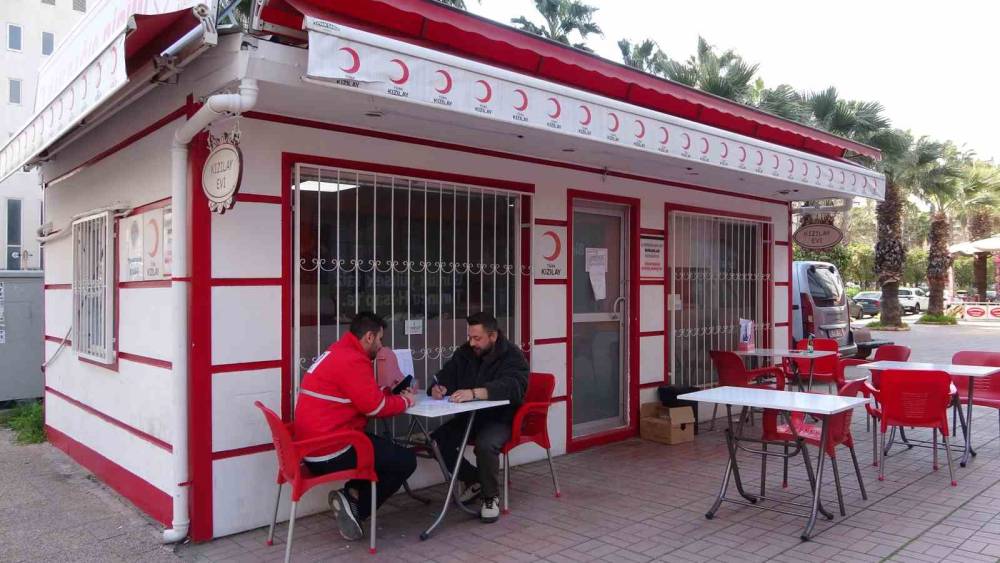 Mersin&rsquo;de Ramazan&rsquo;da kan bağışı d&uuml;şt&uuml;
