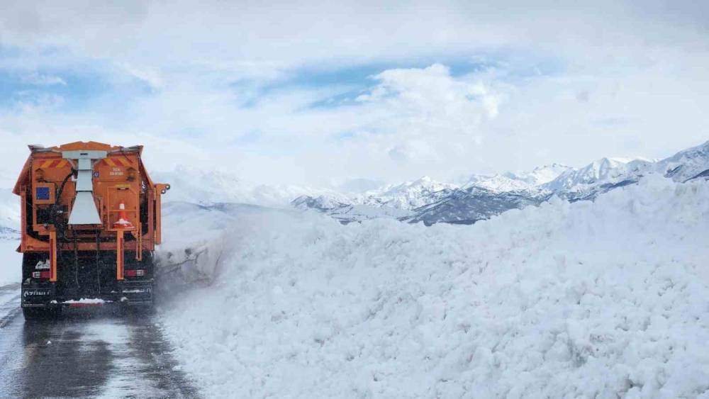 Tunceli&rsquo;de 4 k&ouml;y yolunda &ccedil;alışmalar s&uuml;r&uuml;yor
