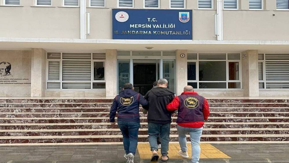 Mersin&rsquo;de 19 yıl hapis cezası bulunan şahıs jandarmadan ka&ccedil;amadı
