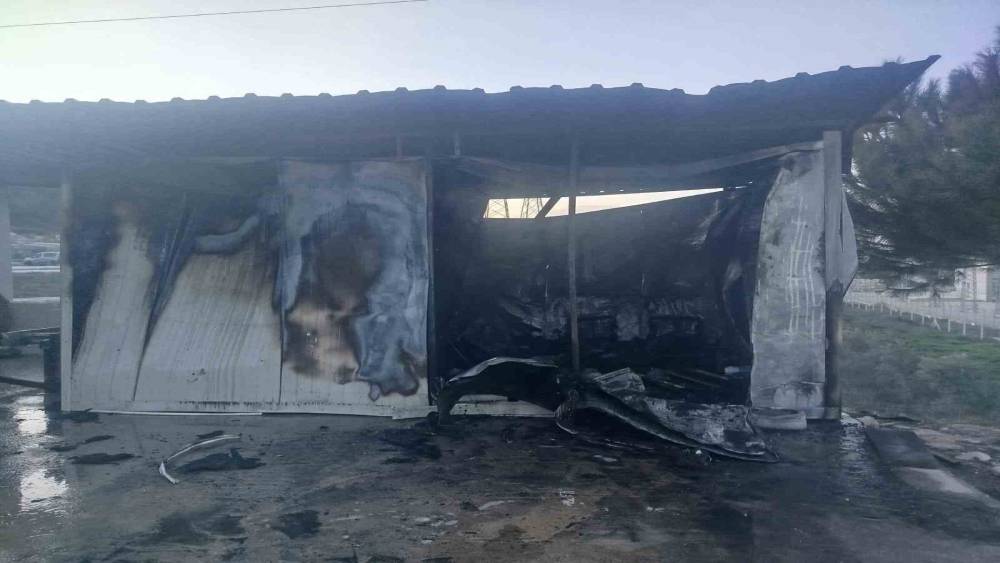 Bilecik&rsquo;te elektrikli ısıtıcısı konteyneri k&uuml;l etti
