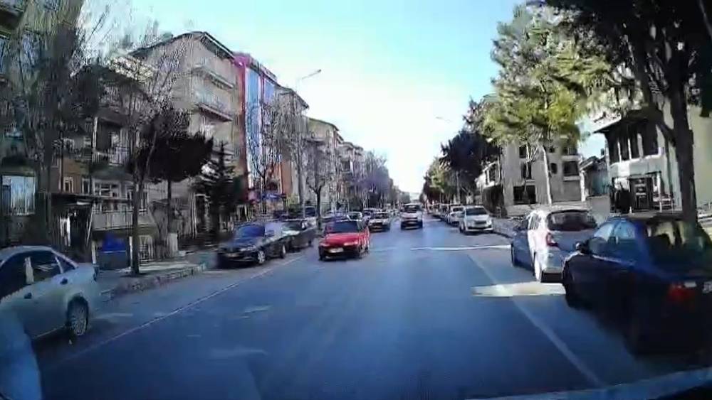 Isparta&rsquo;da tehlikeli sollama kamerada: Kazadan kıl payı kurtuldu
