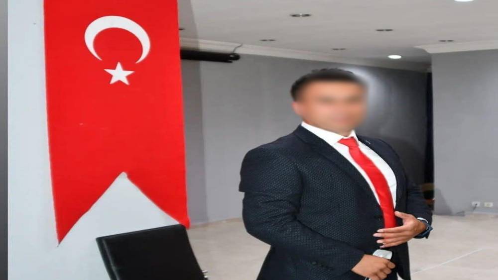 Bel&ccedil;ika&rsquo;daki akrabasını sahte tapu vaadiyle 450 bin Euro dolandırdığı iddia edilen &ouml;ğretmen tutuklandı
