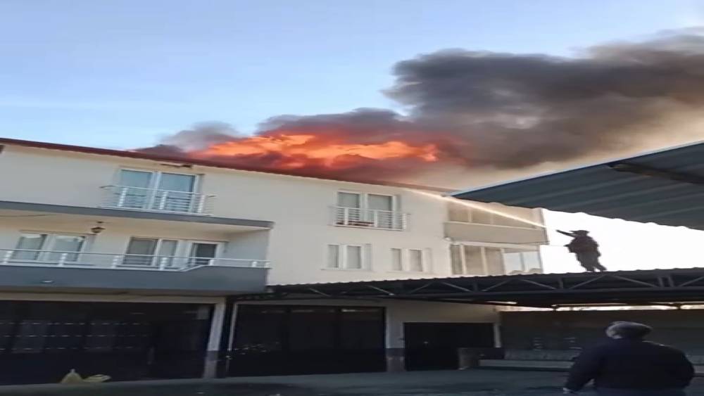 Evin &ccedil;atısı k&uuml;le d&ouml;nd&uuml;
