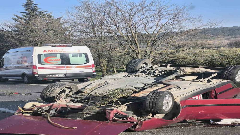 Takla atan ara&ccedil; s&uuml;r&uuml;c&uuml;s&uuml; hafif yaralandı
