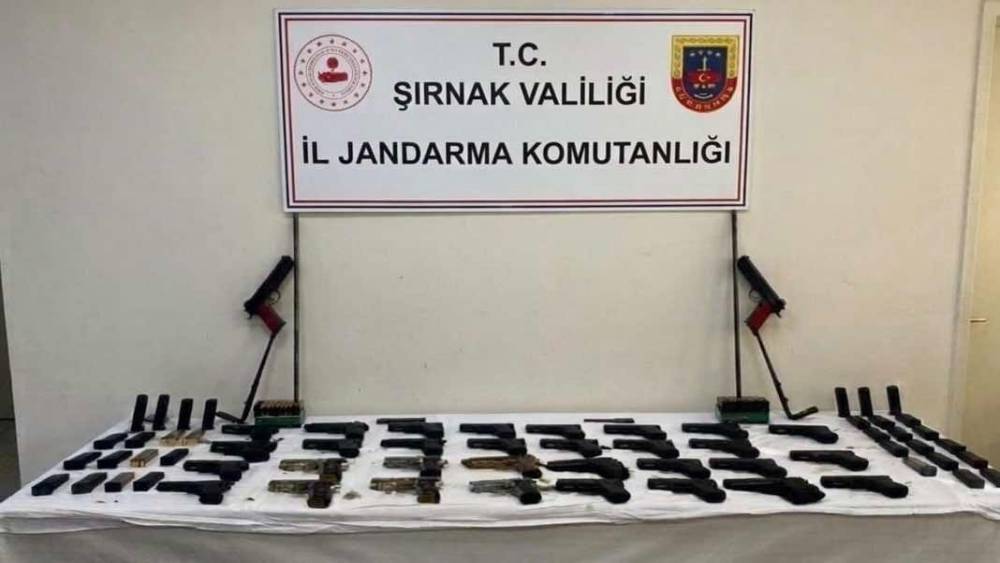 Şırnak&rsquo;ta jandarma ekipleri cephanelik ele ge&ccedil;irdi
