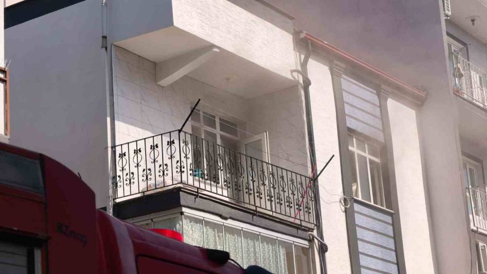 Bursa&rsquo;da iftar hazırlığı sırasında &ccedil;ıkan yangın paniğe neden oldu
