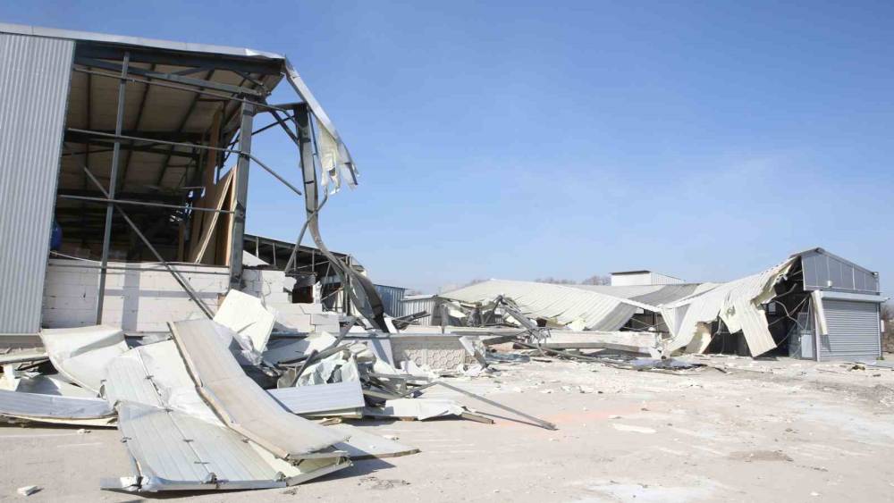 Nil&uuml;fer&rsquo;de 4 ka&ccedil;ak bina yıkıldı
