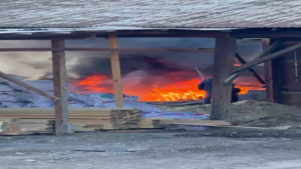 &Ccedil;&ouml;p konteynerlerinde &ccedil;ıkan yangın korkuttu
