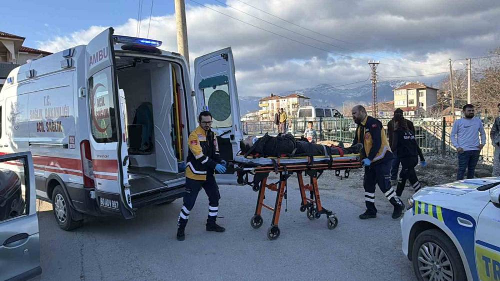 Erbaa&rsquo;da motosiklet ile otomobil &ccedil;arpıştı: 2 yaralı
