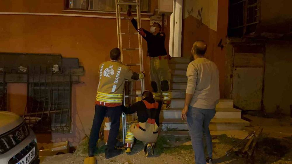 Apartmandan gelen k&ouml;t&uuml; koku acı ger&ccedil;eği ortaya &ccedil;ıkardı
